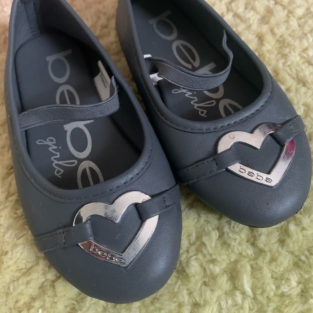 Bebe flats